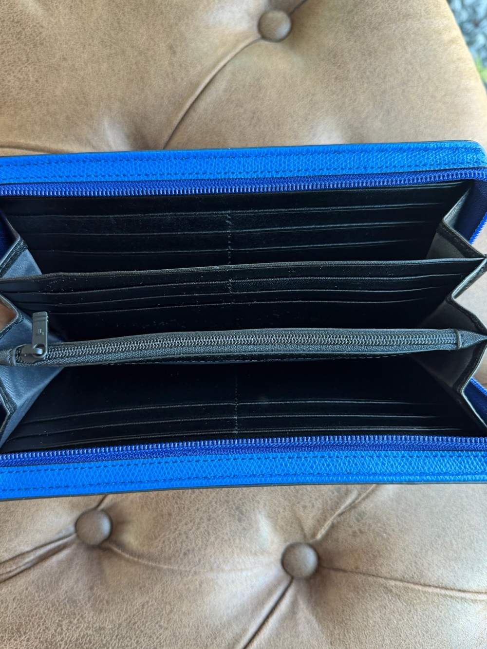 Tumi Bright Blue Leather Wallet - Picture 3 of 3
